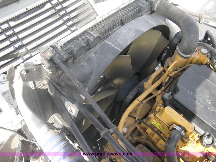 image for item A6121 2007 Freightliner Columbia-TA semi truck