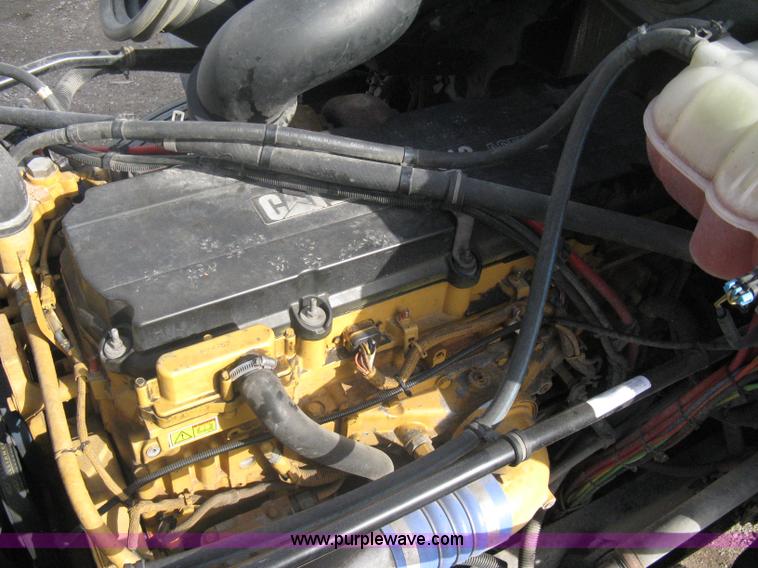 image for item A6121 2007 Freightliner Columbia-TA semi truck