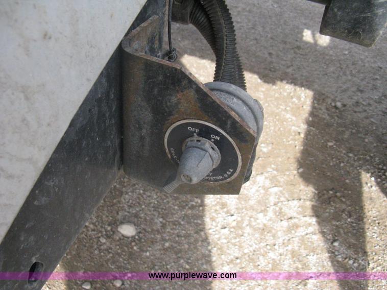 image for item A6121 2007 Freightliner Columbia-TA semi truck