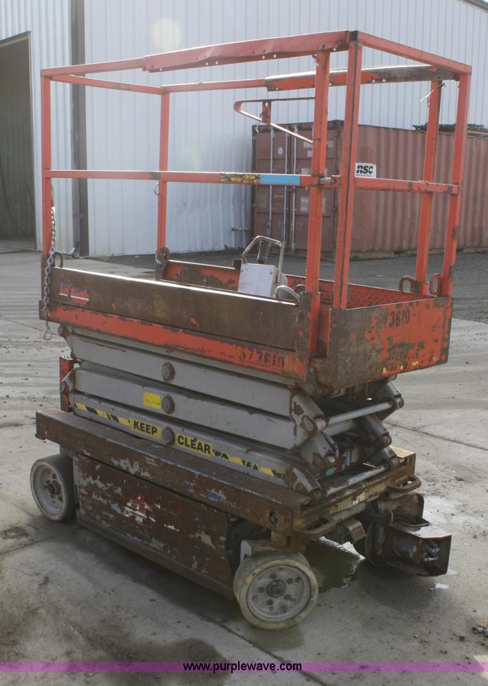 image for item A6812 2005 Skyjack SJIII 3219 scissor lift