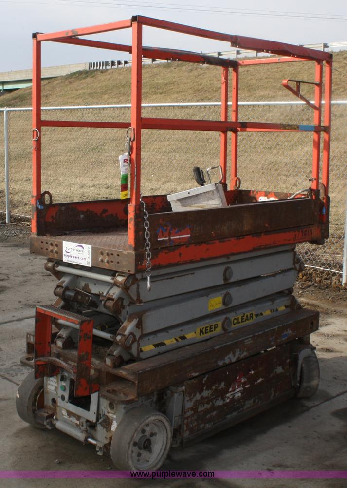 image for item A6812 2005 Skyjack SJIII 3219 scissor lift