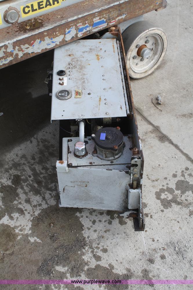 image for item A6812 2005 Skyjack SJIII 3219 scissor lift