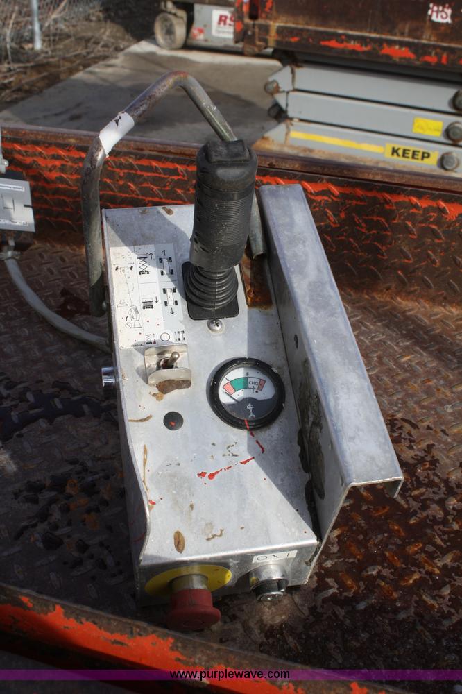 image for item A6812 2005 Skyjack SJIII 3219 scissor lift