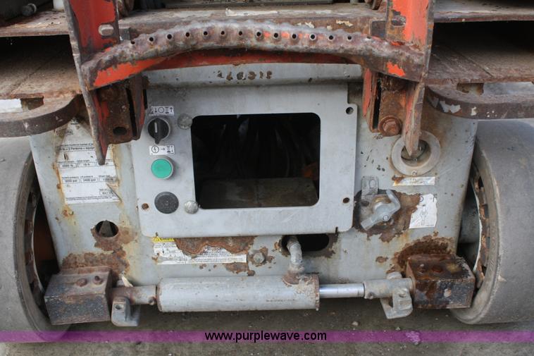 image for item A6812 2005 Skyjack SJIII 3219 scissor lift