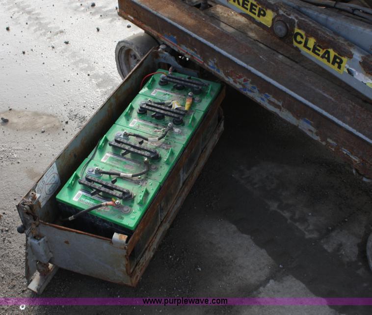 image for item A6813 2006 Skyjack SJIII 3219 scissor lift