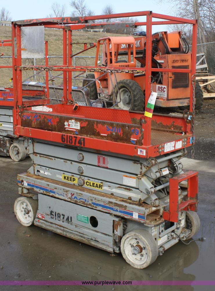 image for item A6814 2006 Skyjack SJIII 3219 scissor lift