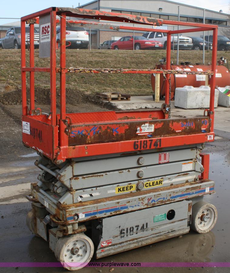 image for item A6814 2006 Skyjack SJIII 3219 scissor lift