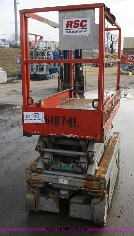 image for item A6814 2006 Skyjack SJIII 3219 scissor lift