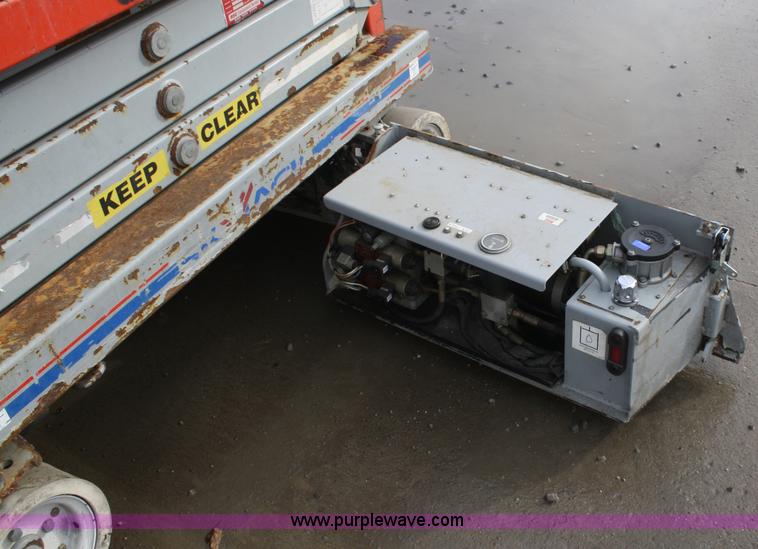 image for item A6814 2006 Skyjack SJIII 3219 scissor lift