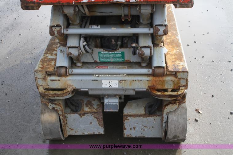 image for item A6814 2006 Skyjack SJIII 3219 scissor lift