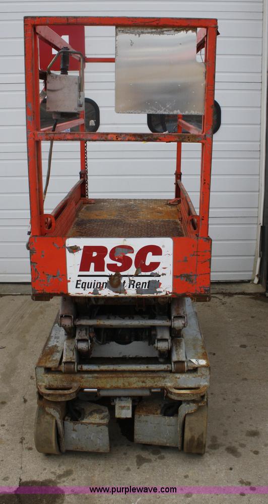 image for item A6817 2005 Skyjack SJIII 3219 scissor lift
