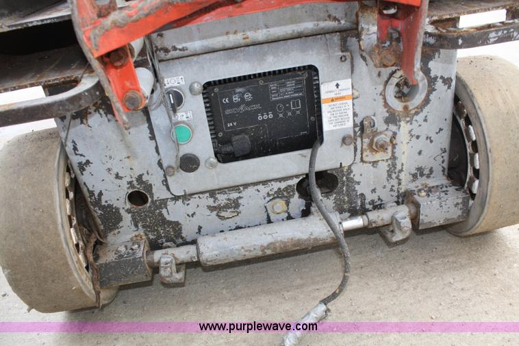 image for item A6817 2005 Skyjack SJIII 3219 scissor lift