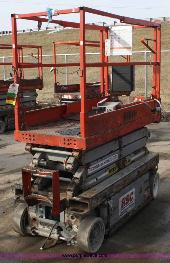 image for item A6818 2006 Skyjack SJIII 3219 scissor lift