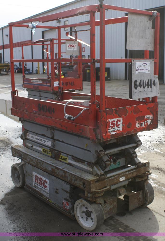 image for item A6818 2006 Skyjack SJIII 3219 scissor lift