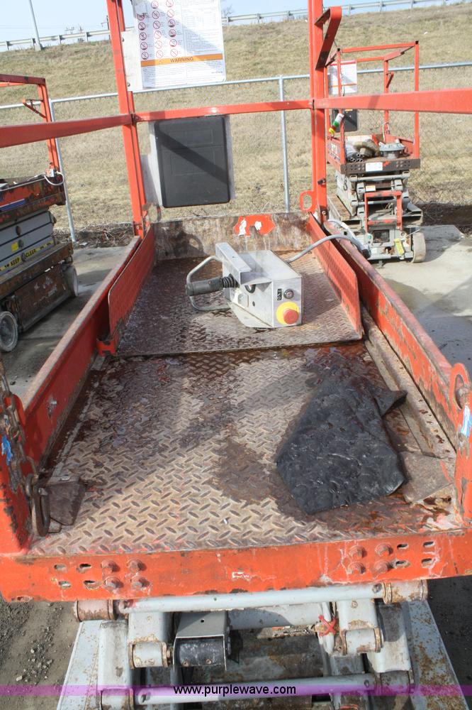 image for item A6818 2006 Skyjack SJIII 3219 scissor lift