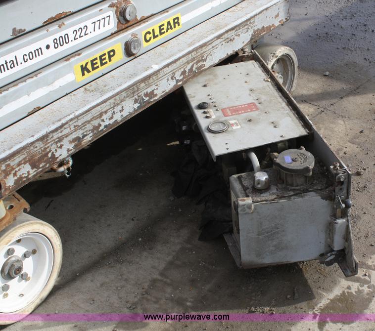 image for item A6818 2006 Skyjack SJIII 3219 scissor lift