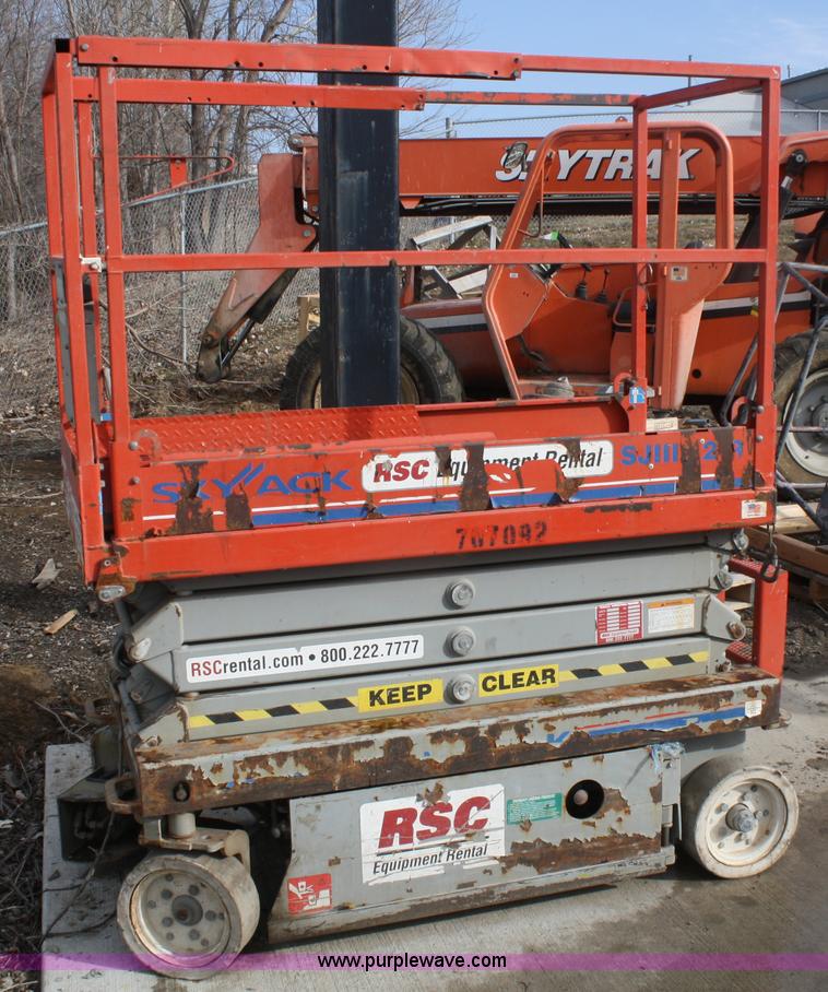image for item A6819 2007 Skyjack SJIII 3219 scissor lift