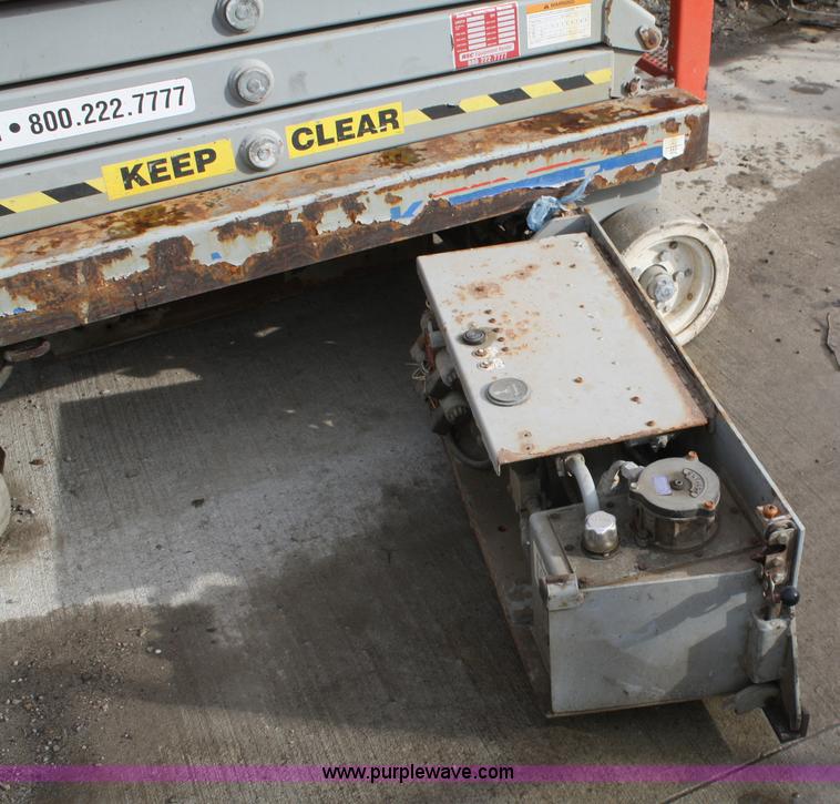 image for item A6819 2007 Skyjack SJIII 3219 scissor lift