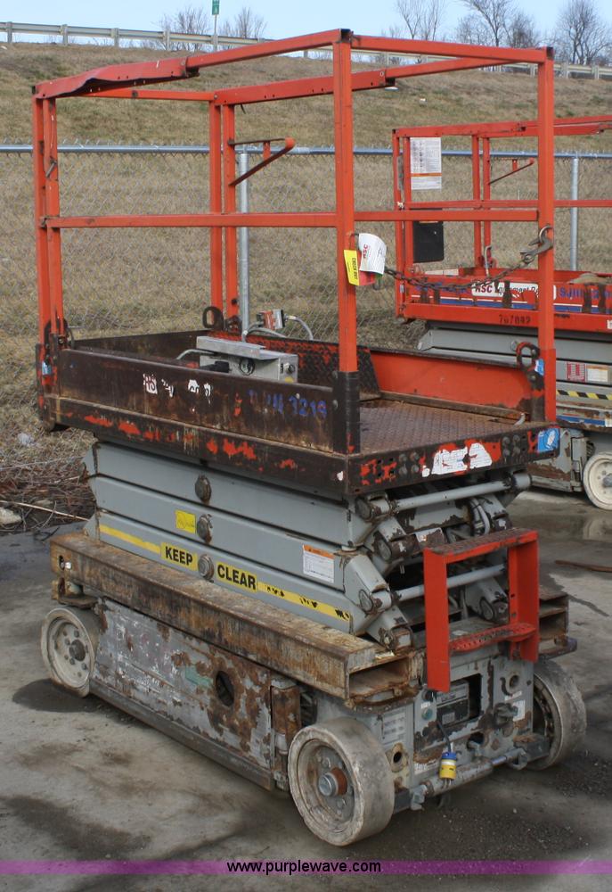 image for item A6820 2005 Skyjack SJIII 3219 scissor lift
