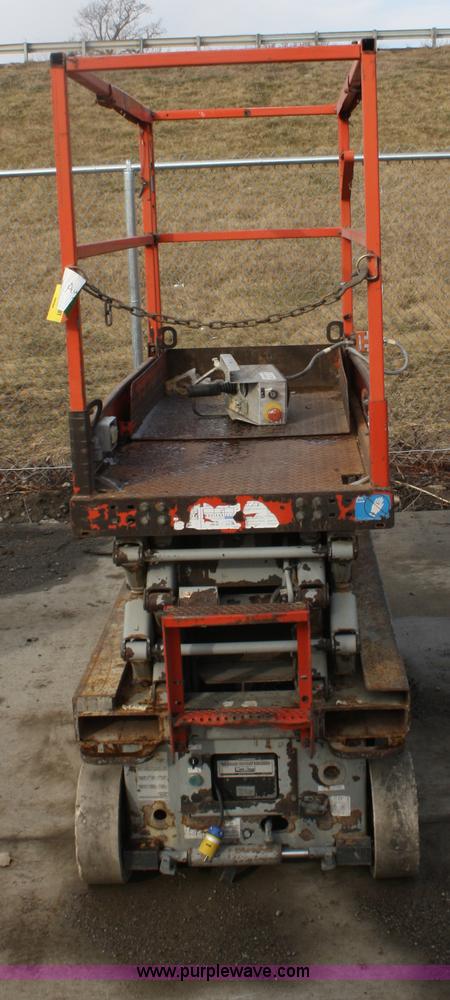 image for item A6820 2005 Skyjack SJIII 3219 scissor lift