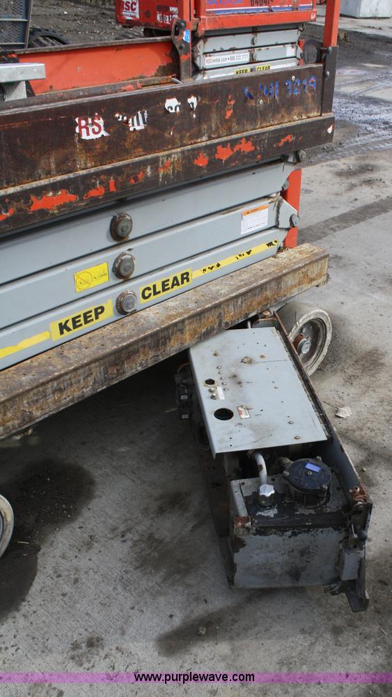 image for item A6820 2005 Skyjack SJIII 3219 scissor lift