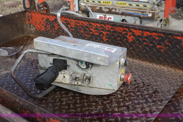 image for item A6820 2005 Skyjack SJIII 3219 scissor lift