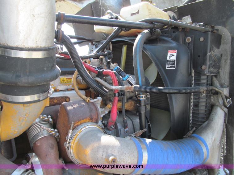 image for item A8207 2005 Freightliner FLD120SD semi truck