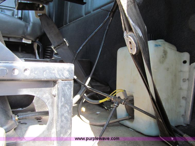 image for item A8207 2005 Freightliner FLD120SD semi truck