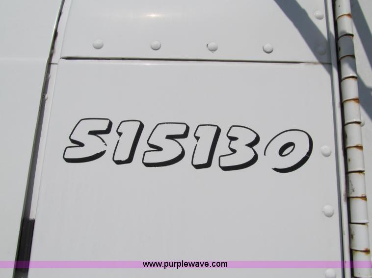 image for item A8207 2005 Freightliner FLD120SD semi truck