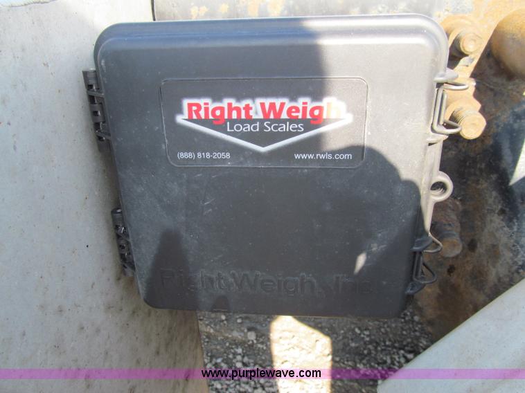 image for item A8208 2006 Freightliner Columbia CL120 semi truck