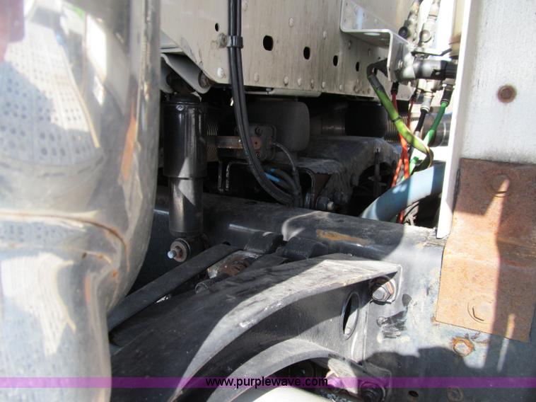 image for item A8208 2006 Freightliner Columbia CL120 semi truck