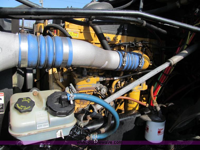 image for item A8208 2006 Freightliner Columbia CL120 semi truck