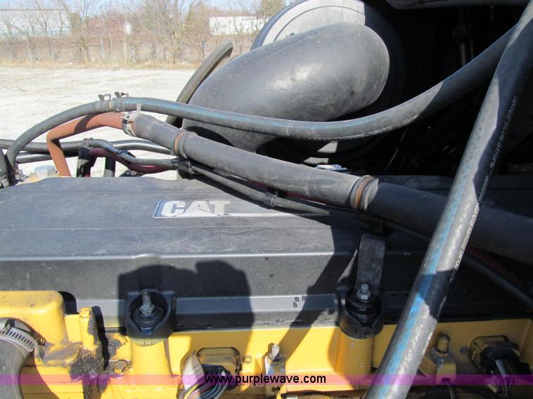 image for item A8208 2006 Freightliner Columbia CL120 semi truck