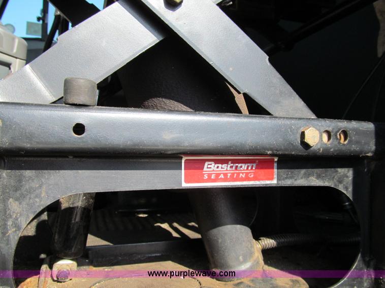 image for item A8208 2006 Freightliner Columbia CL120 semi truck