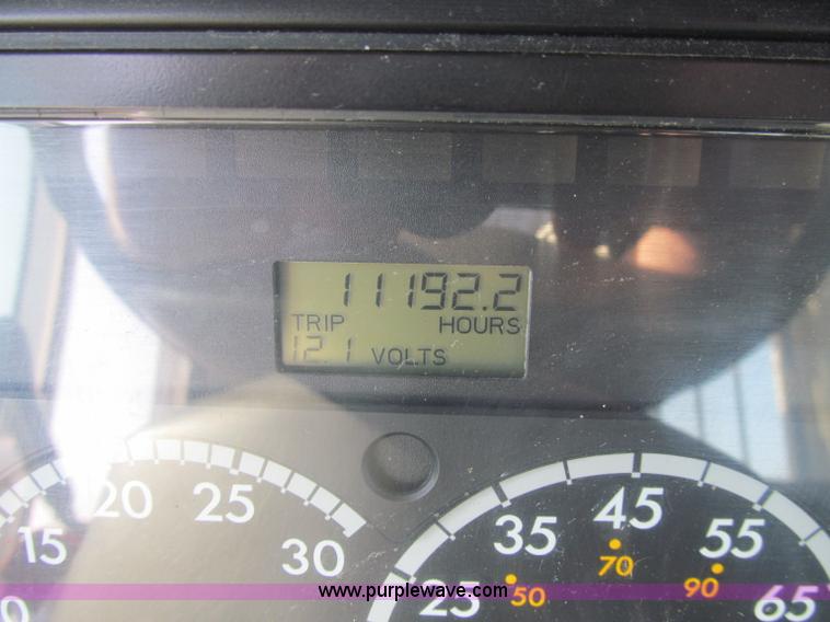 image for item A8208 2006 Freightliner Columbia CL120 semi truck