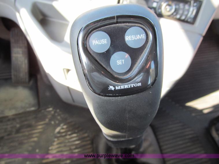 image for item A8208 2006 Freightliner Columbia CL120 semi truck