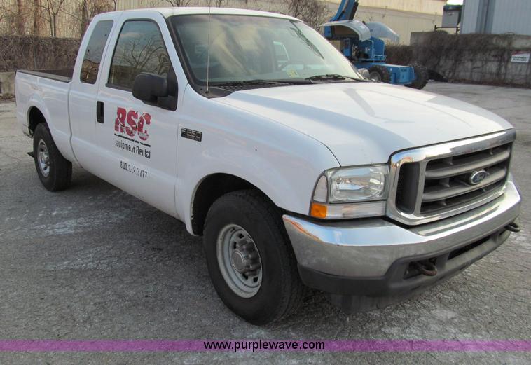 image for item A8209 2004 Ford F250 XLT SuperCab pickup truck