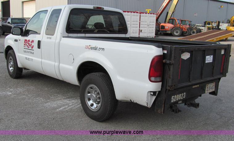 image for item A8209 2004 Ford F250 XLT SuperCab pickup truck