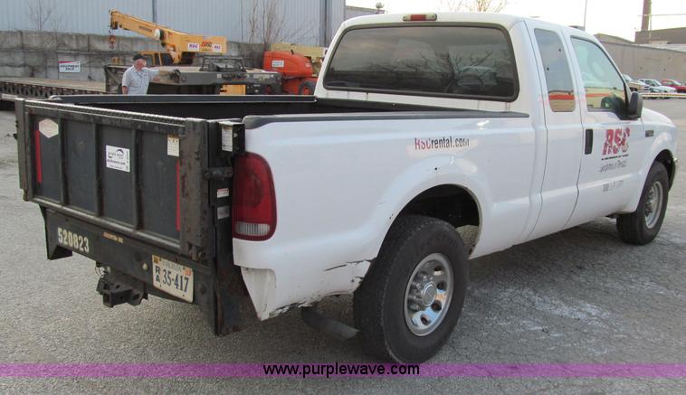 image for item A8209 2004 Ford F250 XLT SuperCab pickup truck
