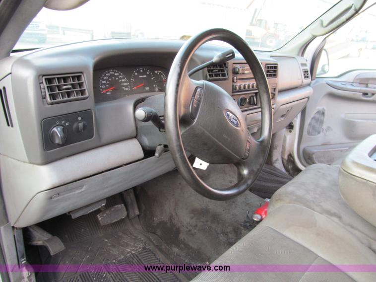 image for item A8209 2004 Ford F250 XLT SuperCab pickup truck