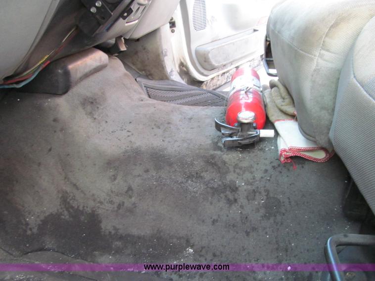 image for item A8209 2004 Ford F250 XLT SuperCab pickup truck