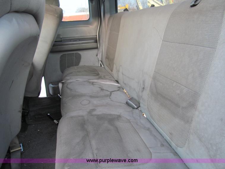 image for item A8209 2004 Ford F250 XLT SuperCab pickup truck