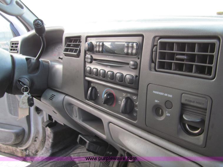 image for item A8209 2004 Ford F250 XLT SuperCab pickup truck