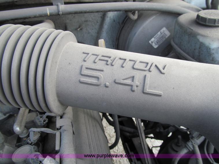 image for item A8209 2004 Ford F250 XLT SuperCab pickup truck