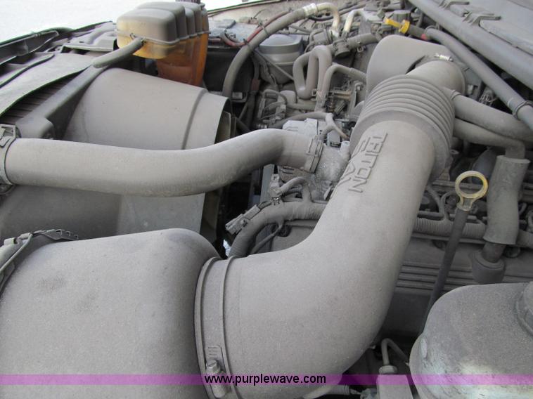 image for item A8209 2004 Ford F250 XLT SuperCab pickup truck