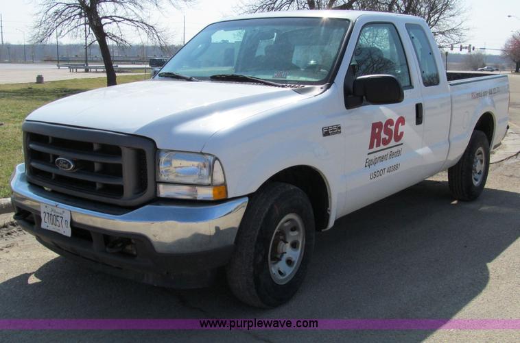 image for item A8210 2004 Ford F250 XLT SuperCab pickup truck