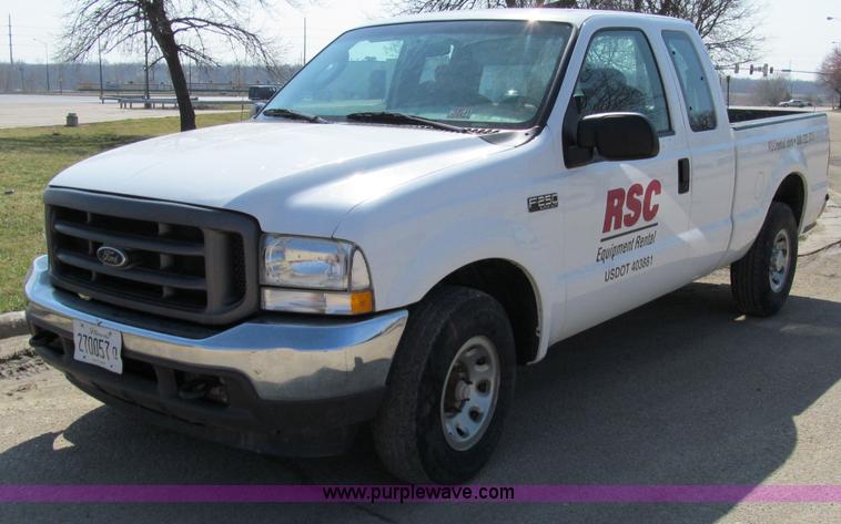 image for item A8210 2004 Ford F250 XLT SuperCab pickup truck
