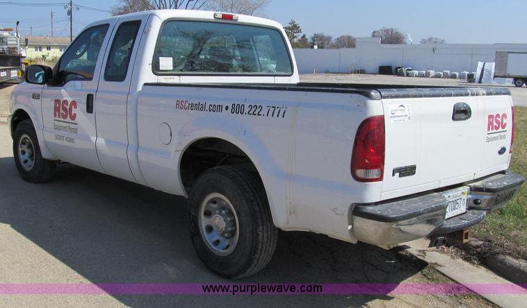 image for item A8210 2004 Ford F250 XLT SuperCab pickup truck