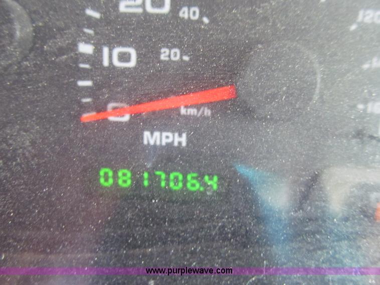 image for item A8210 2004 Ford F250 XLT SuperCab pickup truck