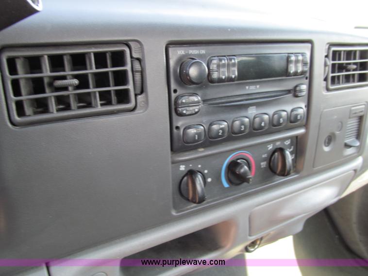 image for item A8210 2004 Ford F250 XLT SuperCab pickup truck